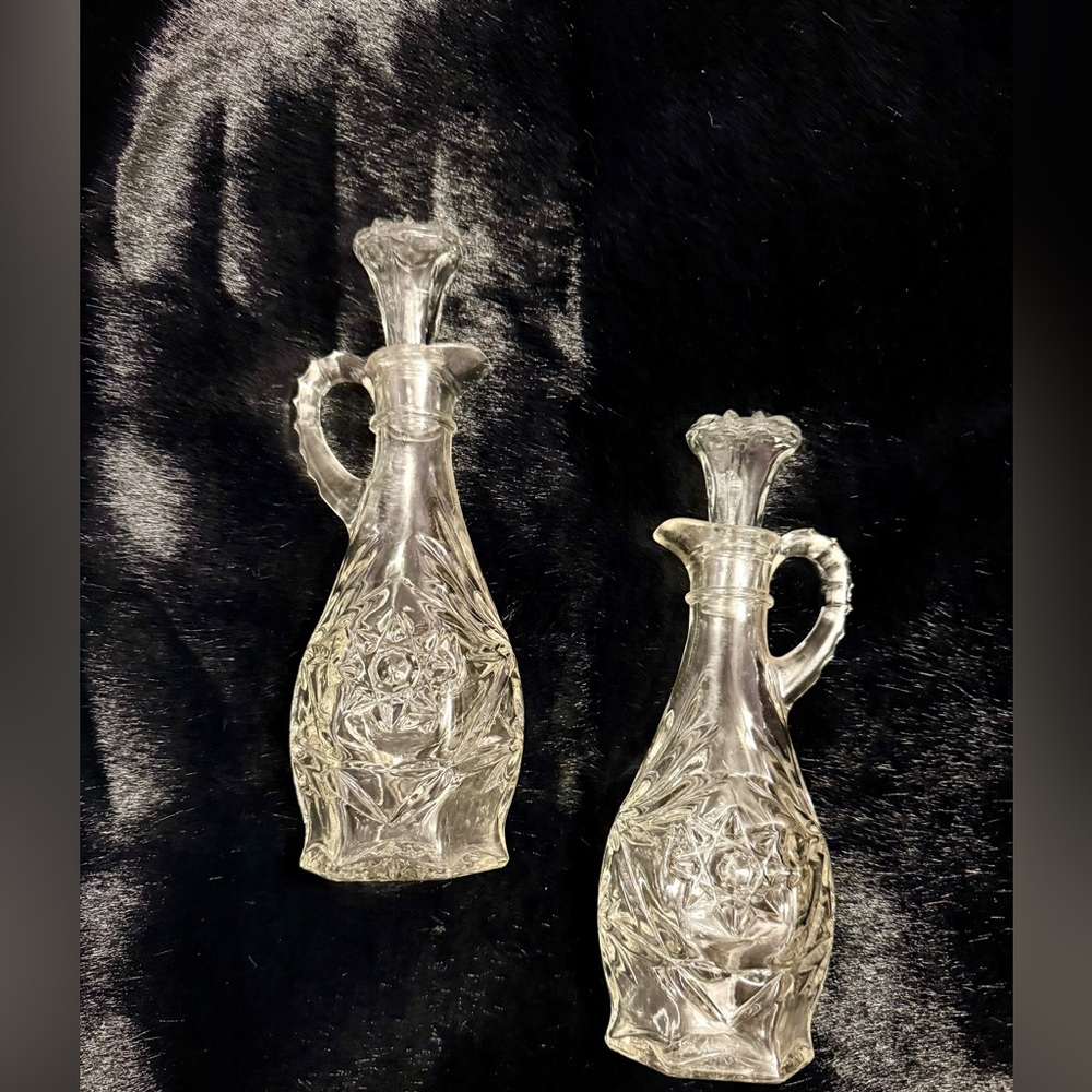 Vintage Pair Early American Prescut (EAPC) Cruets with Stopper by Anchor Hocking